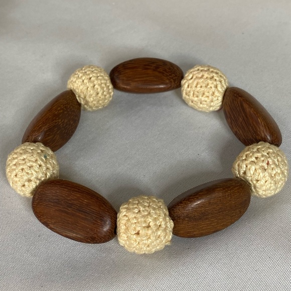 Group of chunky funky neutral stretch bracelets - Picture 3 of 12